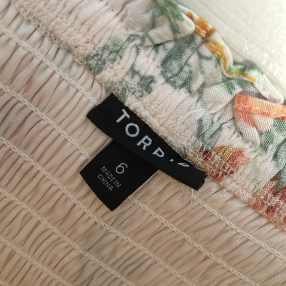 NWT Torrid Warm Sunset Floral Smocked Flutter Short Sleeve Crop Top size 6X - Picture 3 of 10